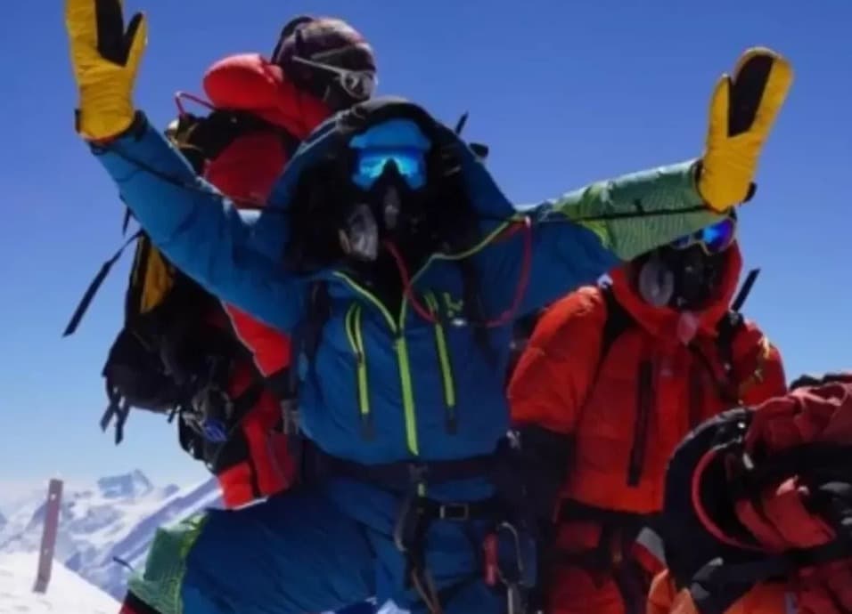 Dong Hong Juan climbed all 14 8000-meter peaks.