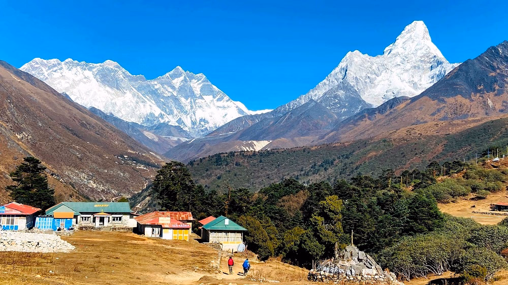 Trek to Tengboche (3860m/12660ft) Duration: 5–6 hours.