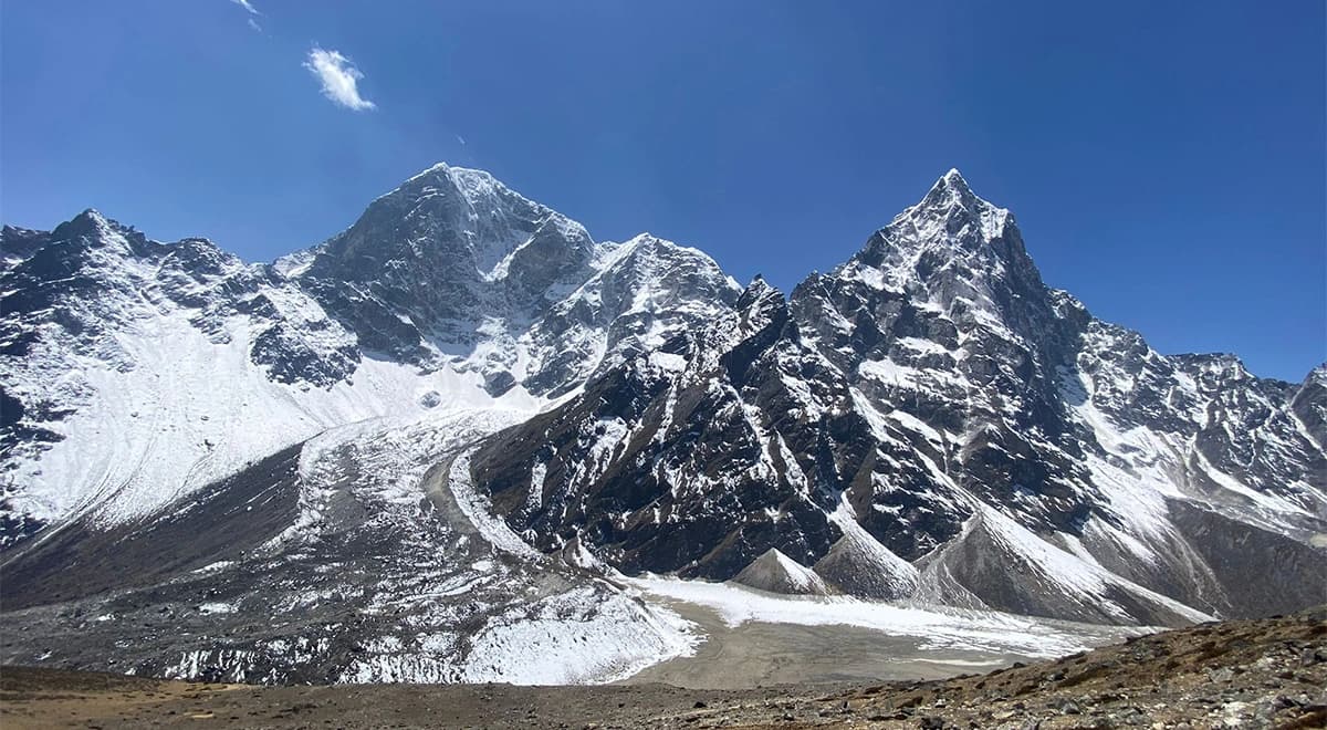 clear view of Mount Everest from Kalapatthar