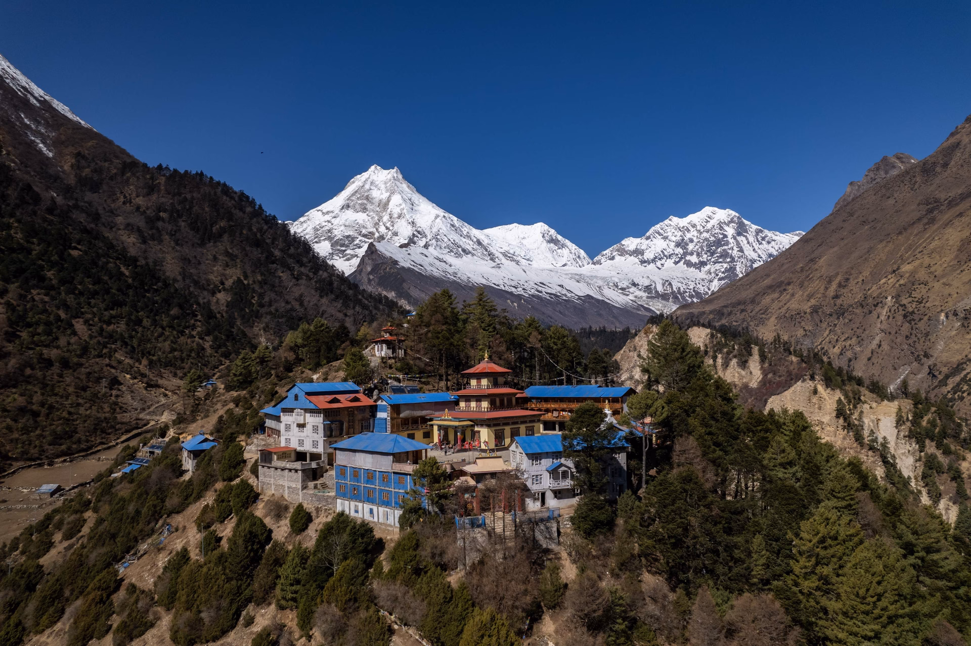 Manaslu Circuit Trek