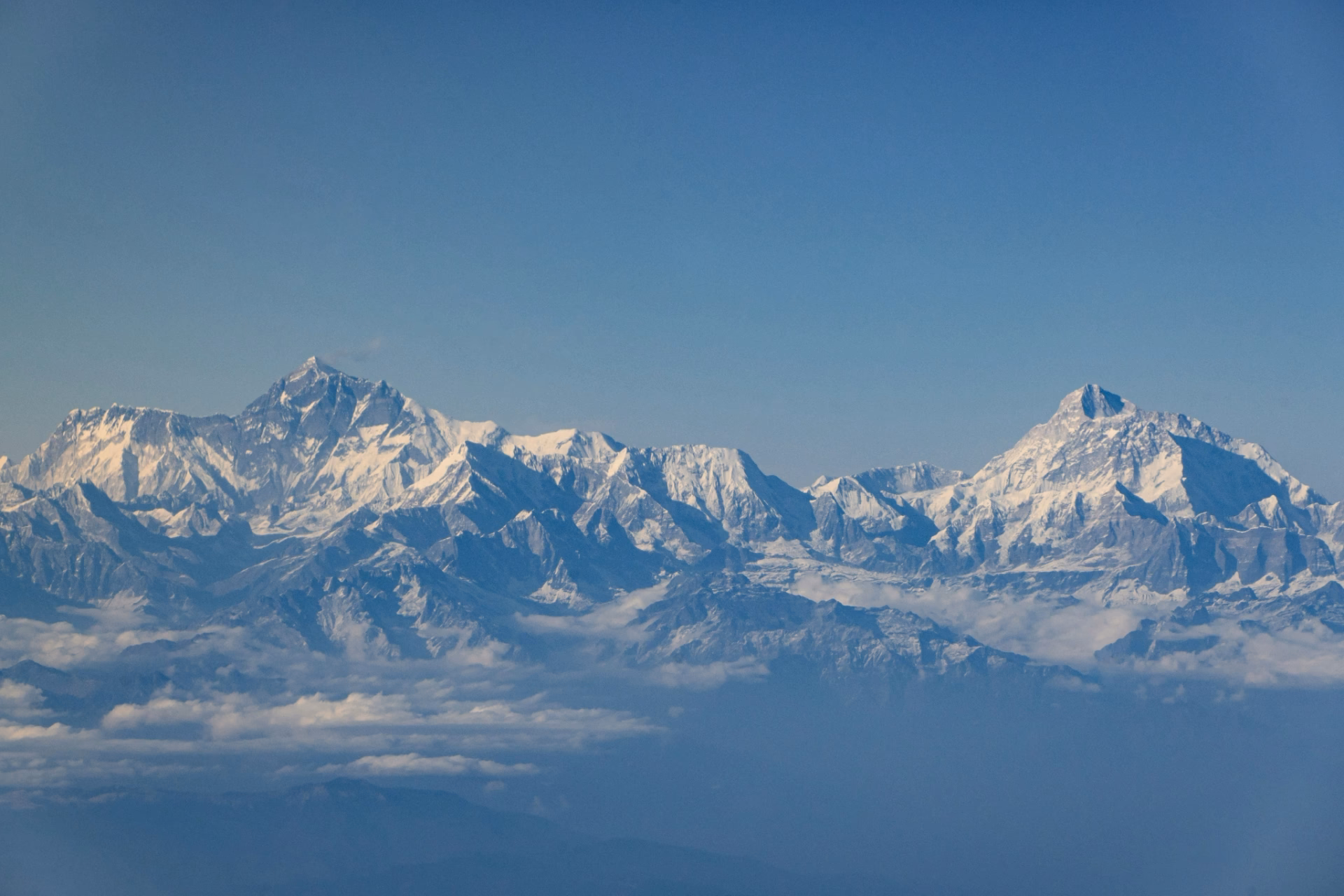 Everest and Makalu in same frame