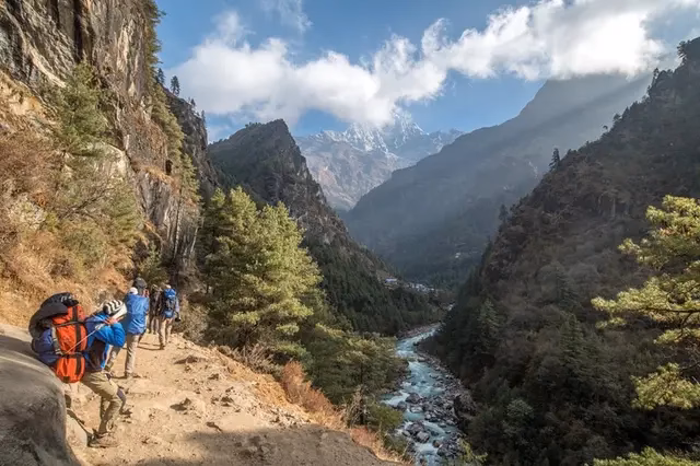 Trek to Namche Bazaar (3440m/11283ft) Duration: 4 hours.