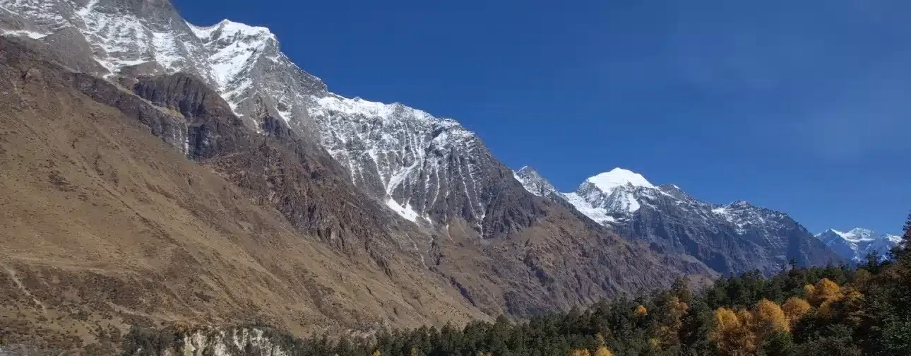 view of himalays during Manaslu Trek