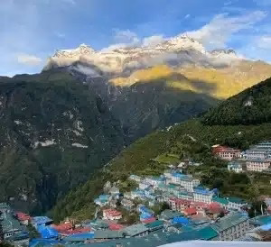 Trek to Namche Bazaar (3440m/11283ft) Duration: 4 hours.