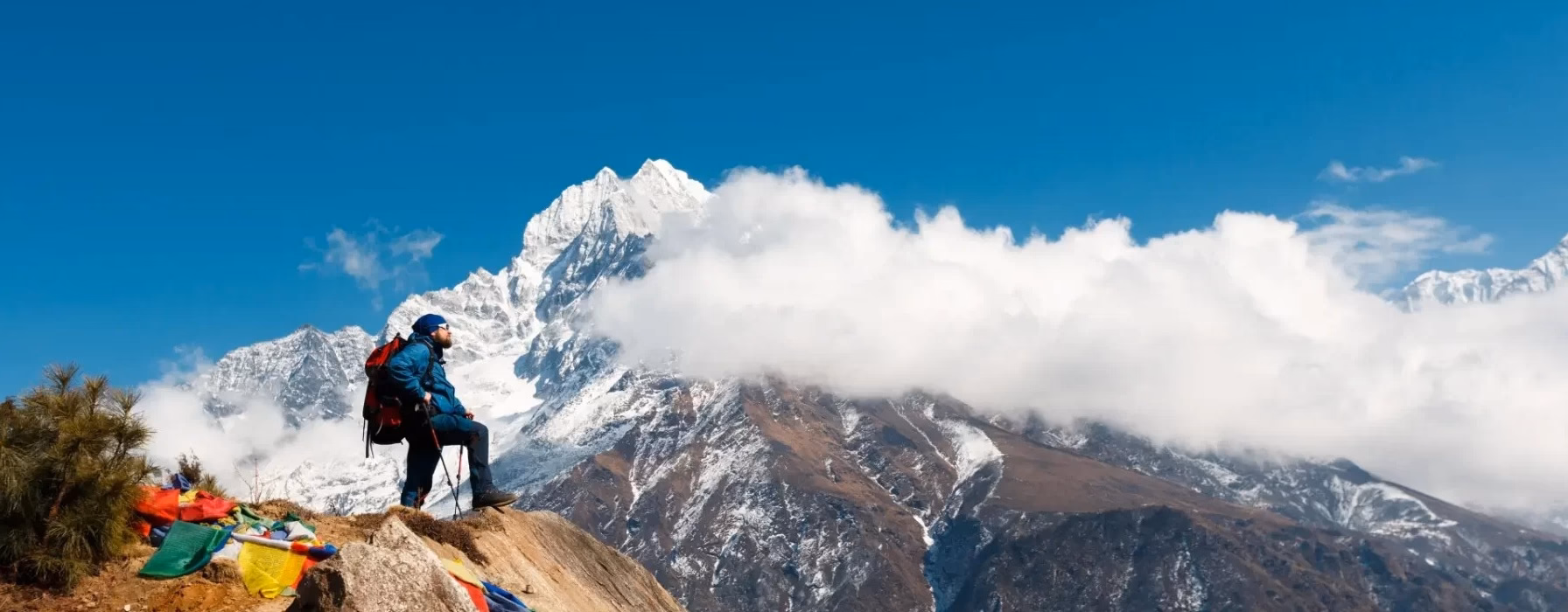 Trekkers looking at the Magnificient Ama Dablam during EBC trek
