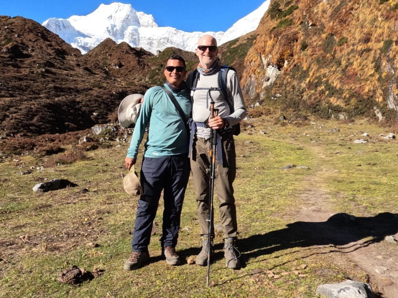 heaven-himalaya-client-with-shankar-guide-during-the-manaslu-trek-in-samagaon.webp